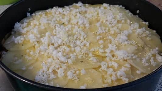 Aardappeltaart rauw met kaas